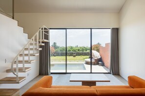 15PY Private Villa | Zona de estar | Una televisión de pantalla plana