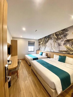 Panoramic Quadruple Room | Individually decorated, desk, free WiFi