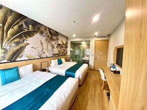 Habitación cuádruple Deluxe | Decoración personalizada, escritorio y wifi gratis 