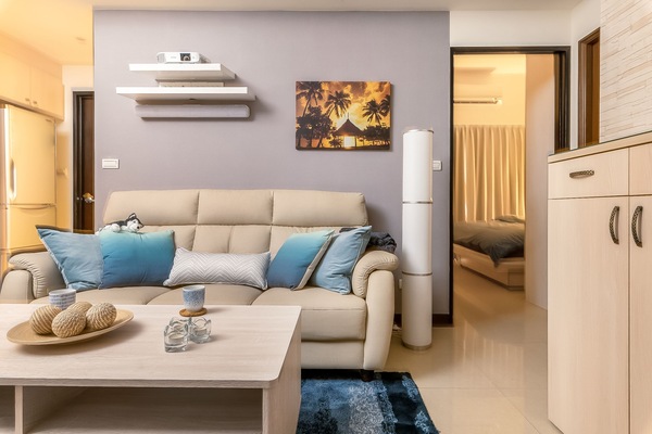 Living Room:
• Projector & Screen
• Cinema Experience
• Designated Workspace