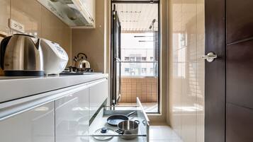 冰箱、微波炉、烤箱、炉灶