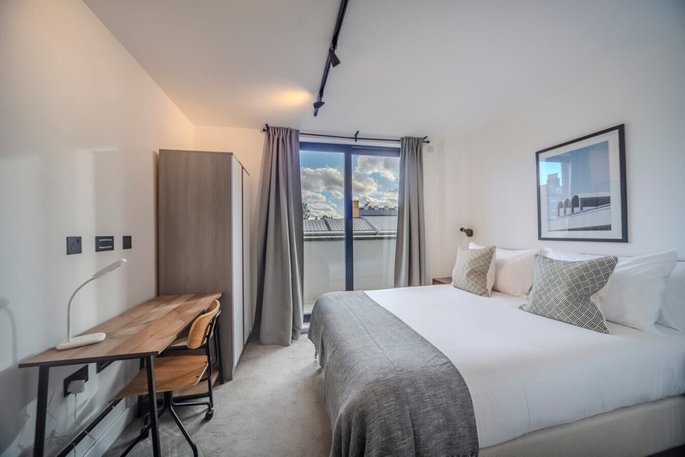 2 bedrooms, desk, iron/ironing board, travel crib