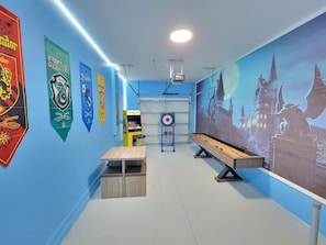 Games room - Disney World/5 mins to Oasis Club/ a Brand New 6bedroom at ChampionsPointe. (Davenport)