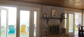   Waterfront 3 bedroom dog-friendly cottage  with a million-dollar view