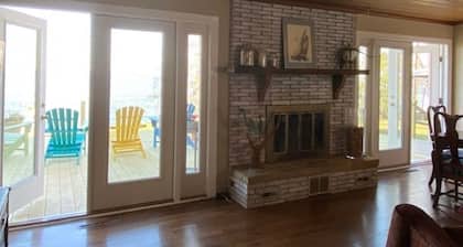 Waterfront 3 bedroom dog-friendly cottage with a million-dollar view