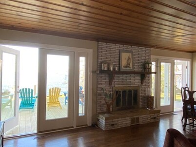   Waterfront 3 bedroom dog-friendly cottage  with a million-dollar view