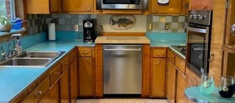   Waterfront 3 bedroom dog-friendly cottage  with a million-dollar view