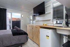 1 slaapkamer, een strijkplank/strijkijzer, gratis wifi