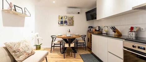 Réfrigérateur, micro-ondes, four, lave-vaisselle