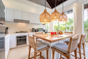 In-room dining - Jungle Amaranth Villa Canggu - Exclusive 3BR Retreat with Pool, Modern Amenities and Top Location (Canggu)