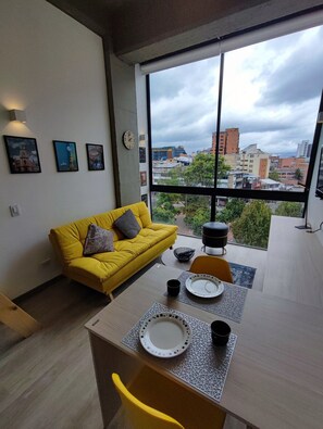 32-inch flat-screen TV with digital channels, Netflix - Loft moderno con vista a los cerros  (Bogotá)
