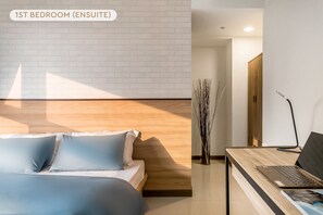 4 bedrooms, desk, iron/ironing board, travel crib