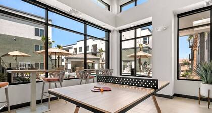 125 2 BR near State Farm & Parks w/ Gym & Heated Pool