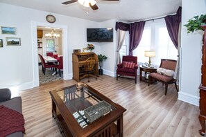 Televisor intel·ligent i llibres