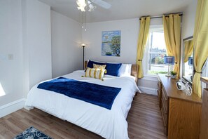 2 slaapkamers, een bureau, een strijkplank/strijkijzer, gratis wifi