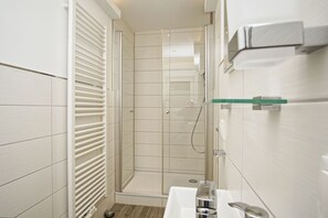 Unclassified image, 5 of 44, button