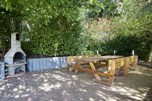 Unclassified image, 3 of 44, button