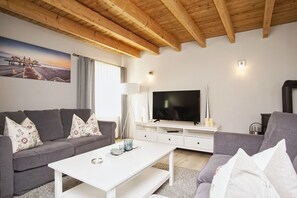 TV, lareira, aparelho de som