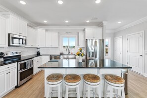 Refrigerador, microondas, horno, placa de cocina