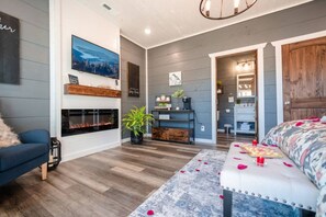 Cabaña romántica | 1 habitación, escritorio y espacio para trabajar con laptop 