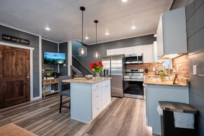 Romantic Cabin | Private kitchen | Ice maker - Romantic Cabin Retreat By Ghosal Luxury Lodging (Gatlinburg)