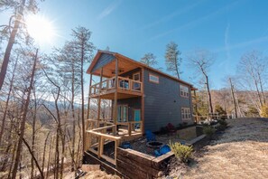 Front of property - Romantic Cabin Retreat By Ghosal Luxury Lodging (Gatlinburg)
