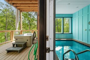 Indoor spa tub - Romantic Cabin Retreat By Ghosal Luxury Lodging (Gatlinburg)