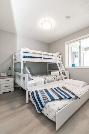2 chambres, fer et planche à repasser, Wi-Fi, draps fournis