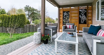 Lovely 2 bedroom suite steps from The beach