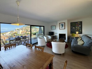 Living area - Rent semi-detached house with communal pool in Begur (Begur)