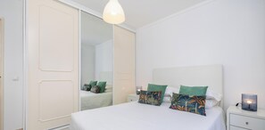 1 habitación, tabla de planchar con plancha, wifi gratis y ropa de cama 