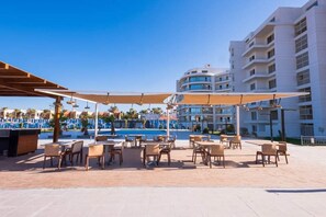 Outdoor dining - Heart of Hurghada Superior Suite with Beach access (Hurghada)