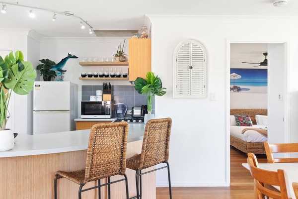 Enjoy slow mornings up at the breakfast bar or use it as a dedicated workspace for setting up your laptop.
