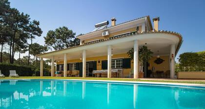 Aroeira Villa Sleeps 10 with Pool