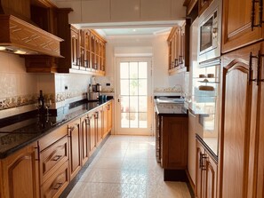 Refrigerador, microondas, horno, lavavajillas