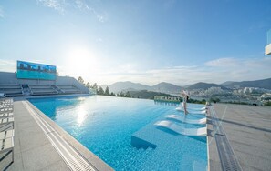 Seasonal outdoor pool - Ely Stay Yeosu (Yeosu)