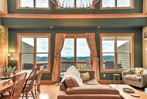 Fernseher, Kamin, Tischtennisplatte