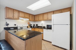 Frigorifero, microonde, lavastoviglie, macchina per tè/caffè