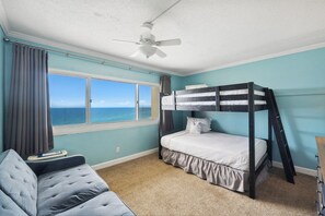 2 chambres, fer et planche à repasser, accès Internet, draps fournis