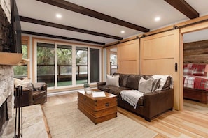 TV, fireplace, offices