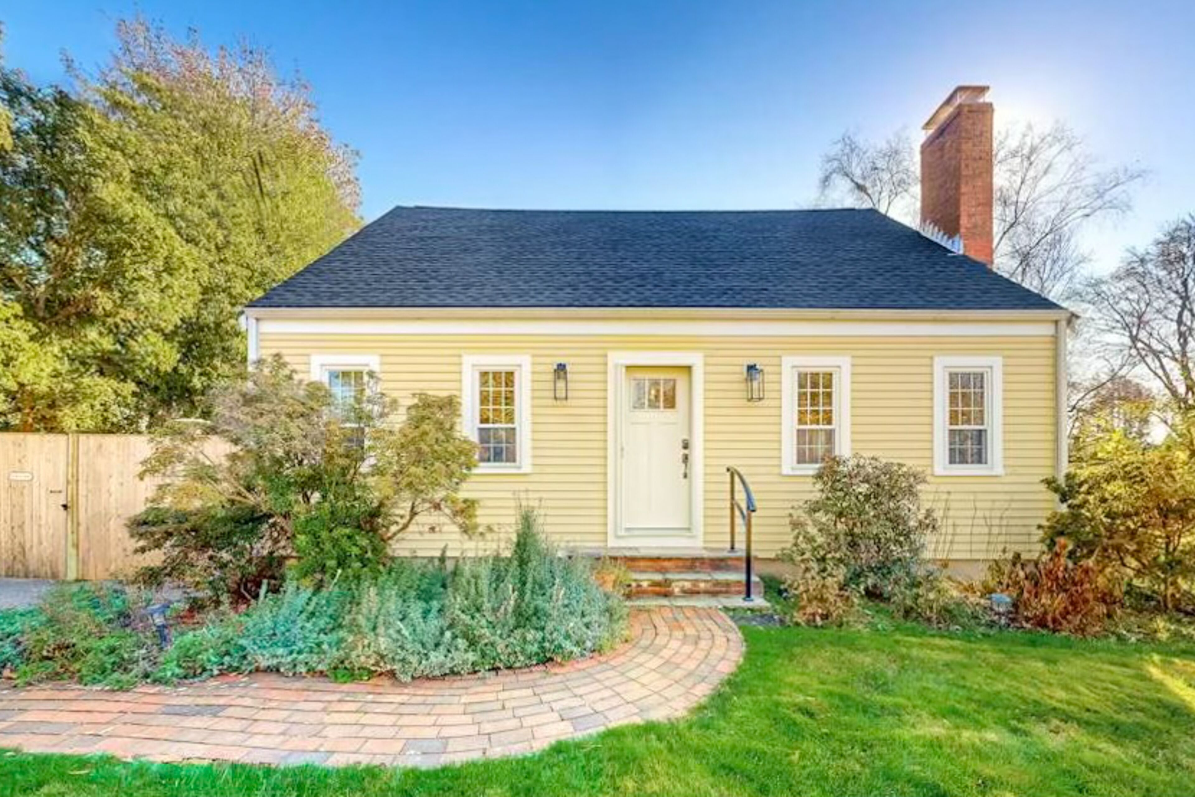 Sunny home near Newburyport and the beach with expansive yard & central AC
