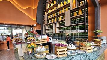 Esmorzar diari d'estil bufet (1000 THB per persona)