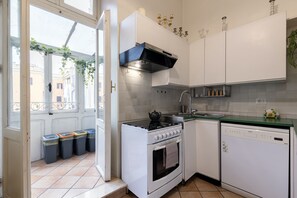 Kühlschrank, Herdplatte, Geschirrspüler