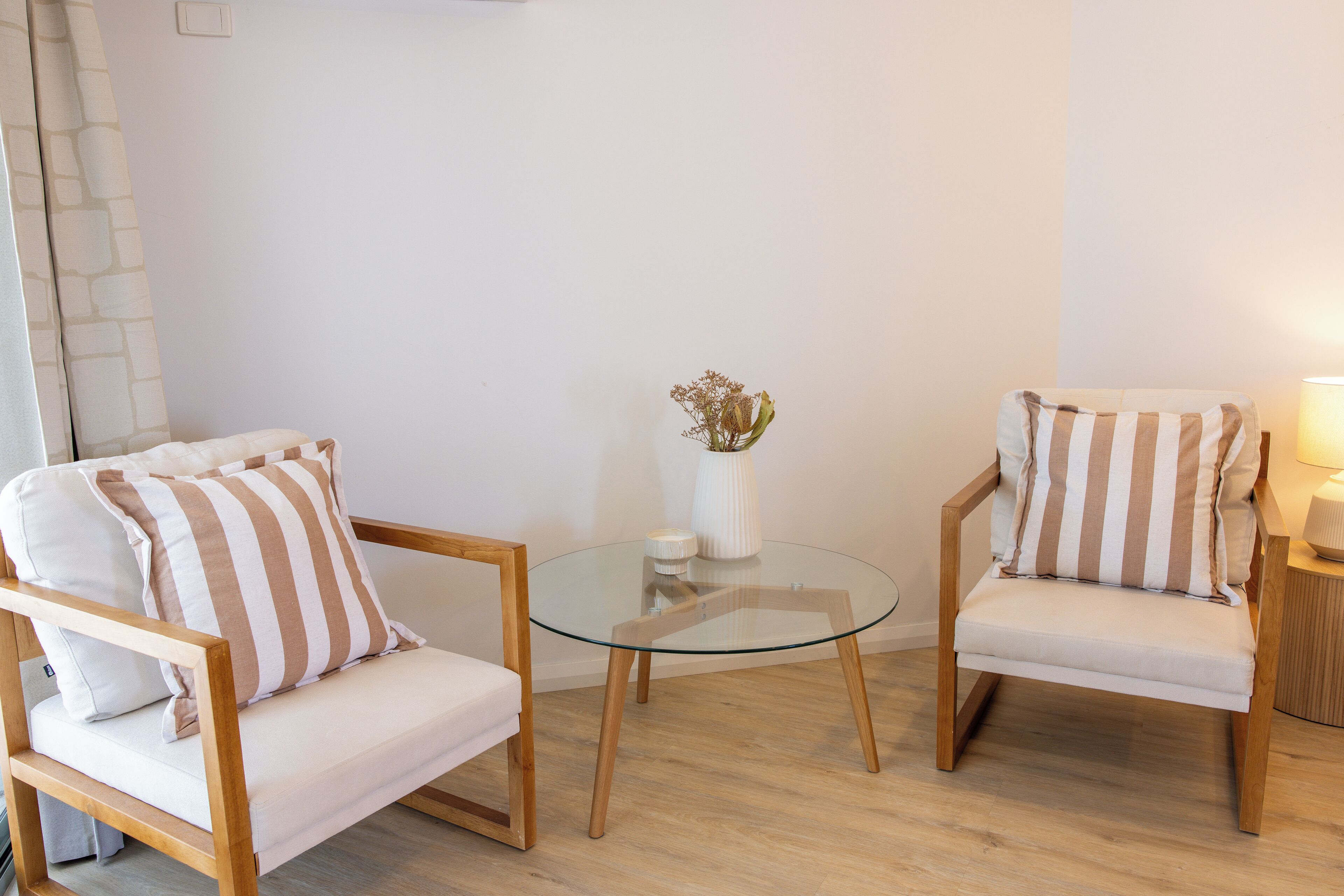 Classic Studio Suite | Living area | Flat-screen TV