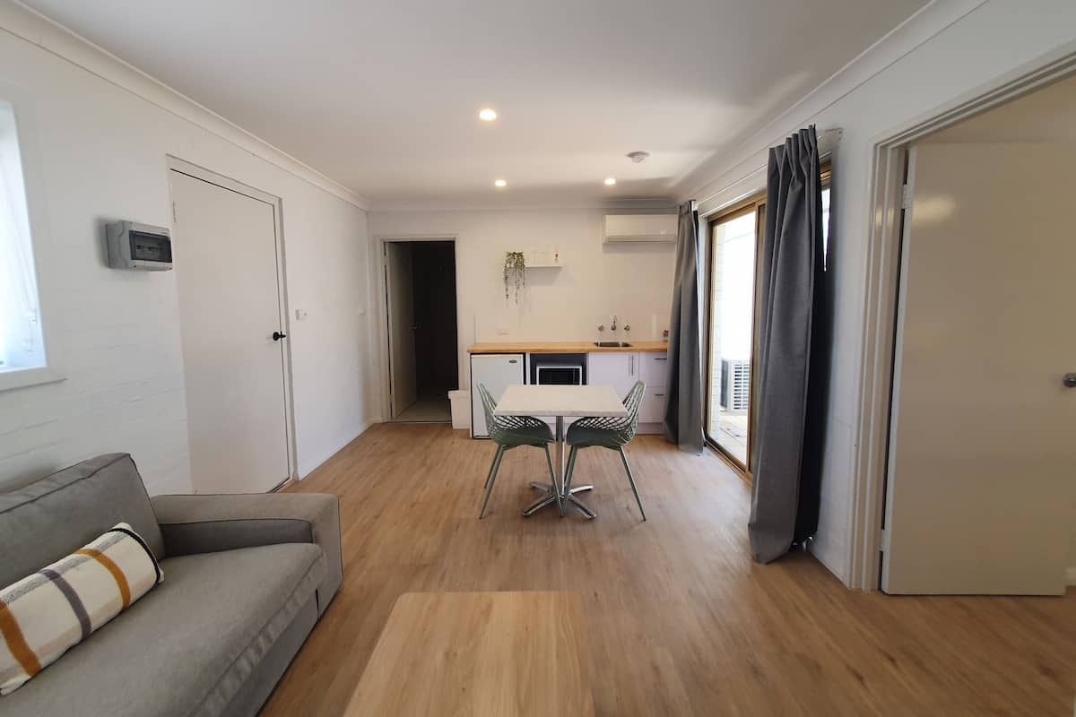 Classic Apartment | Ruang tamu | TV skrin rata
