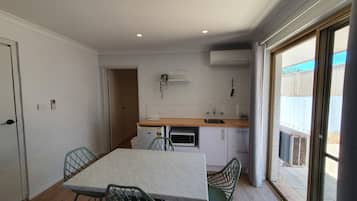 Familienvilla, Nichtraucher, Poolblick | Wohnbereich | Flachbildfernseher