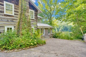 Exterior - Pot Point Cabin-a PMI Scenic City Vacation Rental (Chattanooga)