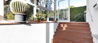 Appartamento 'Julia's Ferienwohnung' con terrazza privata, giardino privato e Wi-Fi