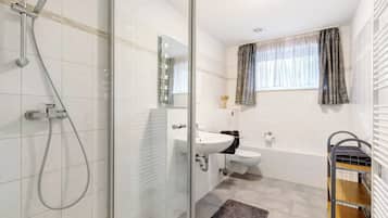 Dusche, Haartrockner, Handtücher