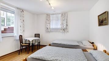 1 bedroom, free WiFi, bed sheets